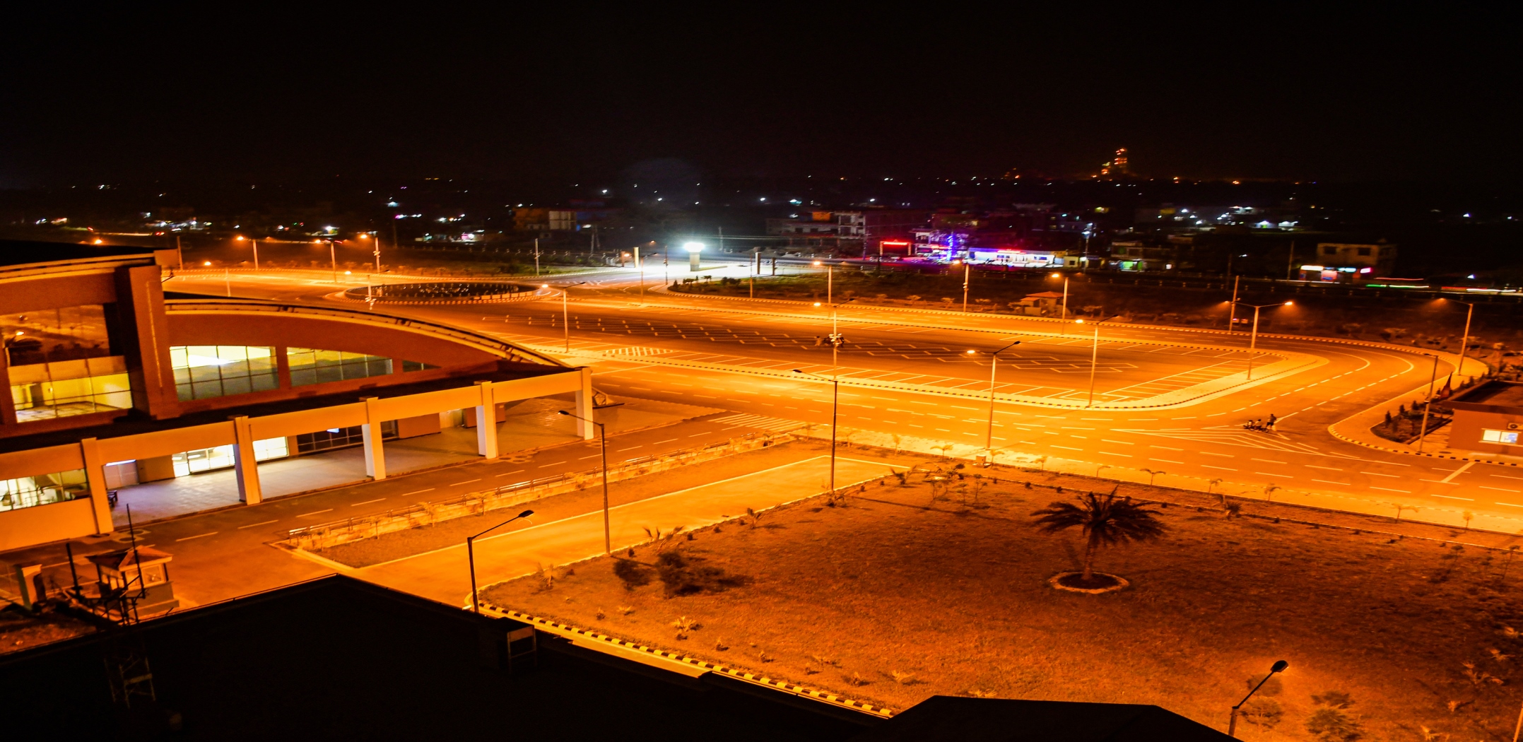 gautam budda airport.jpg